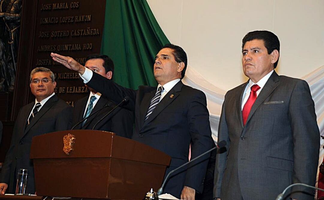 El perredista tomó protesta como gobernador constitucional de Michoacán./Tomada de Twitter