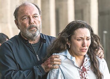 La chola que lucha con zombis