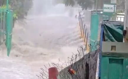 Fuertes lluvias provocan inundación en el Hospital General 53 del IMSS en Los Reyes La Paz