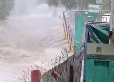 Fuertes lluvias provocan inundación en el Hospital General 53 del IMSS en Los Reyes La Paz