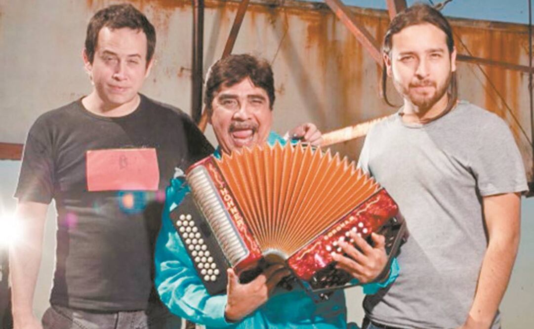 Más que trabajo. Celso posa con Alejandro Zea, quien fue su mánager y también director de La Tuna Group, disquera de Celso. Fotos: CORTESÍA ALEJANDRO ZEA