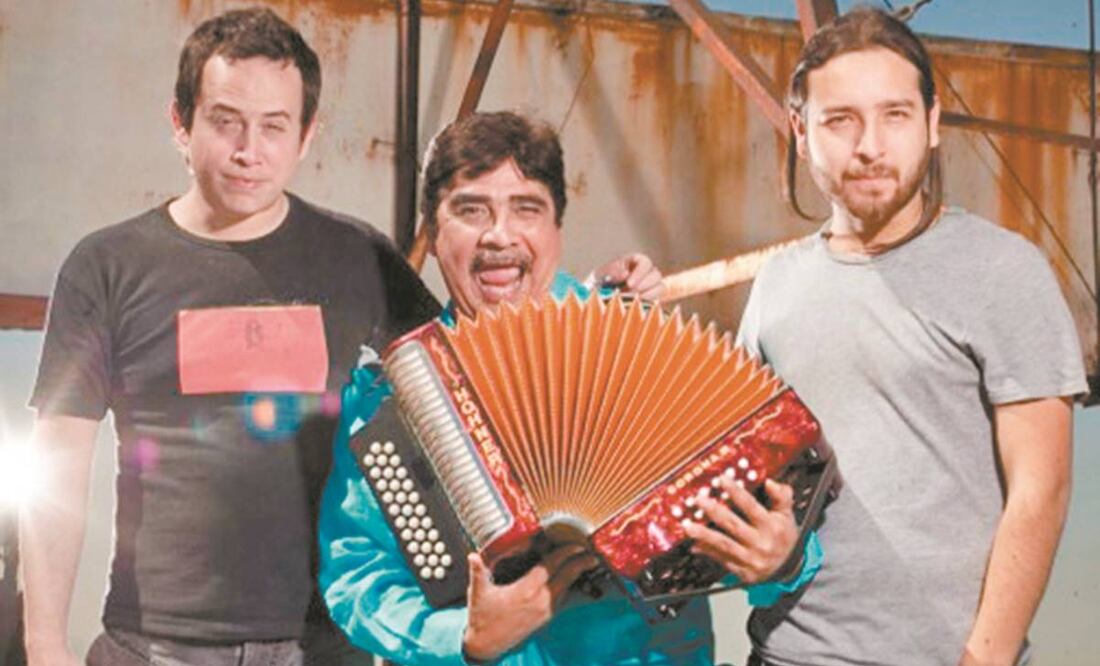 Más que trabajo. Celso posa con Alejandro Zea, quien fue su mánager y también director de La Tuna Group, disquera de Celso. Fotos: CORTESÍA ALEJANDRO ZEA