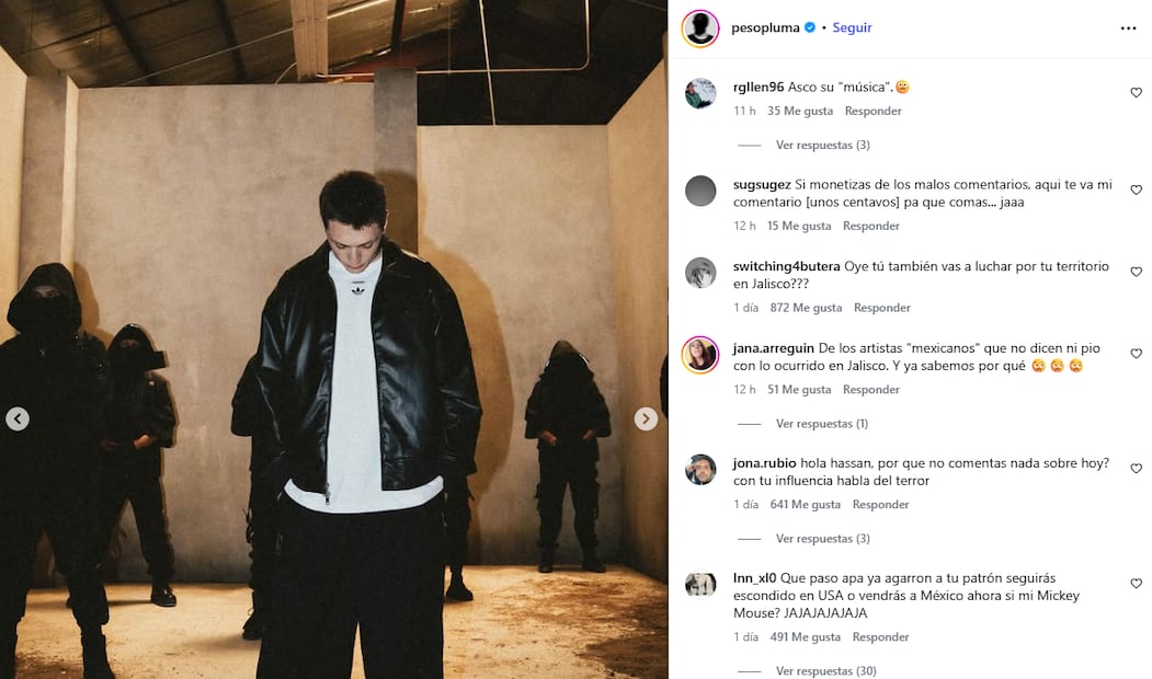 El cantante Peso Pluma recibe críticas por fomentar la narcocultura con su música.