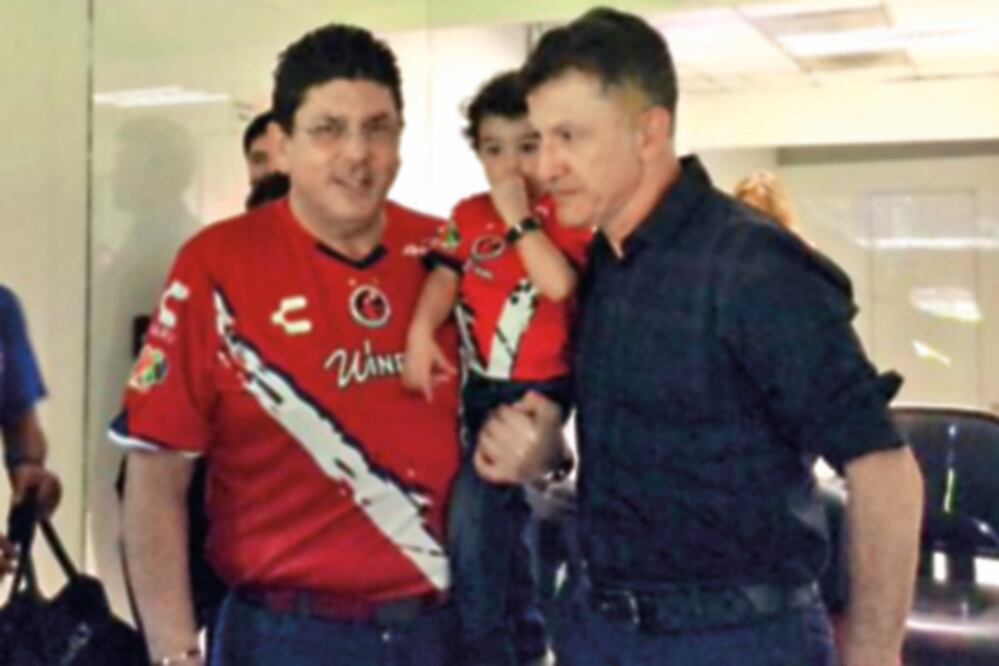 Juan Carlos Osorio (der.), DT nacional, asistió al Luis ‘Pirata’ Fuente (CORTESÍA CLUB VERACRUZ)