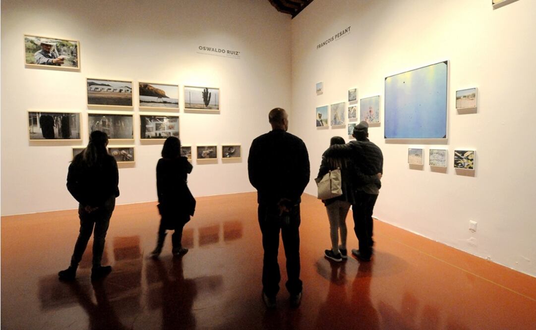 Imagen de la exposición de la XVIII Bienal de Fotografía donde se ve el trabajo de Oswaldo Ruiz y Francois Pesant.Foto: Arturo López / Secretaría de Cultura