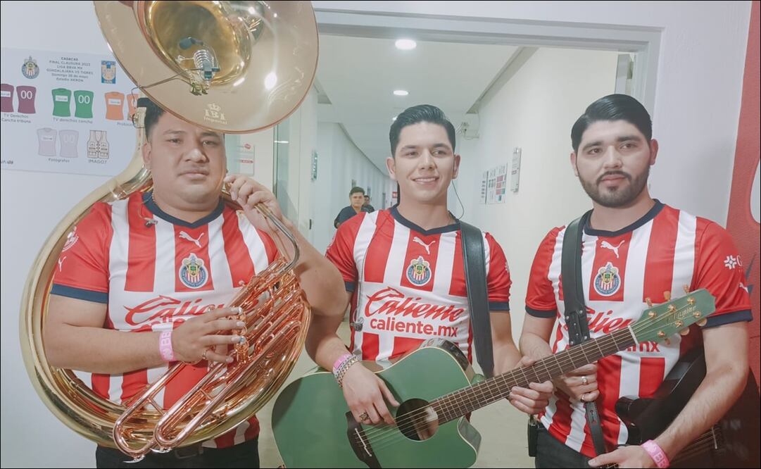 El grupo Alta Consigna se presentó en el Estadio Akron durante la final entre Chivas y Tigres / FOTO: Arturo Sanguino