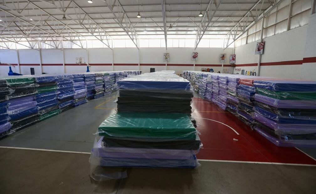 El centro de atención es resguardado por elementos de la Policía Estatal de Sonora.
Foto: Valente Rosas / EL UNIVERSAL