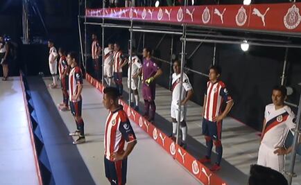 Guadalajara presenta su playera a través de Chivas TV