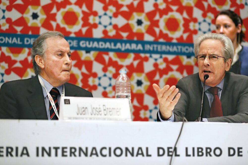 Juan José Bremen, ex embajador de México en EU, y Arturo Valenzuela Bowie, ex subsecretario de Asuntos Hemisféricos estadounidense, durante el seminario. (FOTO: EL UNIVERSAL)