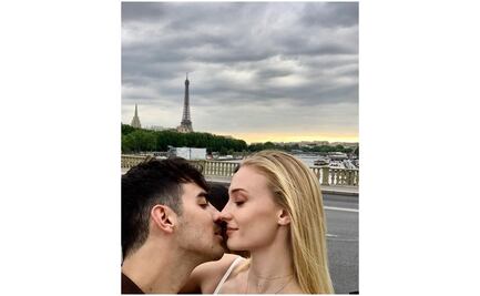 ¡Par de tórtolos! Joe Jonas y Sophie Turner celebran tres años de amor