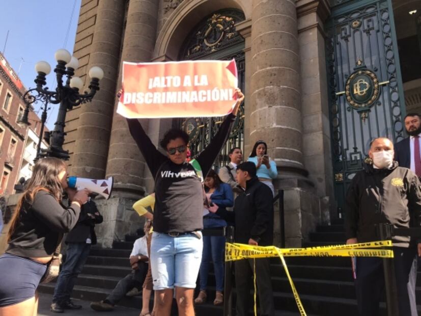 Mujeres trans protestan y entran a la fuerza al Congreso CDMX VIDEO