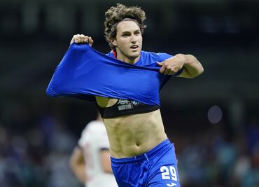 Santiago Giménez, sin saber que Cruz Azul perdió una final contra Pachuca en 1999