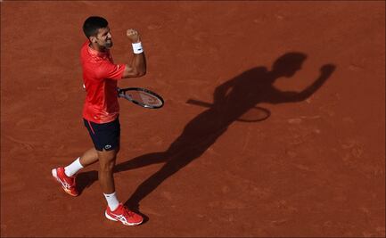 Novak Djokovic vence a Carlos Alcaraz y alcanza su séptima final en Roland Garros