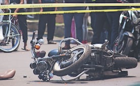¡Valió Bonafont! Automovilista impacta a biker que murió al estrellarse con un camión de agua