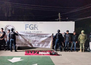 Tras persecución, militares detienen a 4 hombres armados en Culiacán; decomisan fusiles automáticos, cargadores y cartuchos