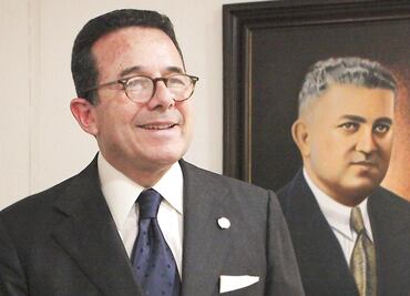 "No dejaré la embajada por mi dinero en Andorra"