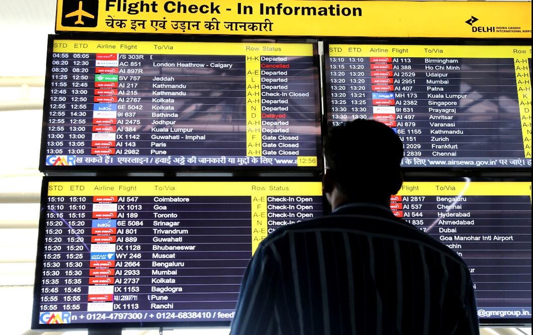 Los vuelos hacia y desde el Aeropuerto Heathrow de Londres fueron cancelados este viernes, 21 de marzo de 2025, después de que un incendio en una subestación cercana. Foto: EFE