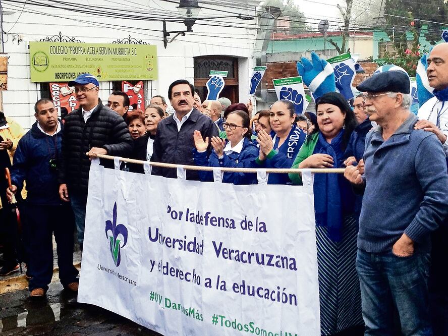 El pasado jueves miles de personas se manifestaron en Xalapa para exigir financiamiento a la Universidad Veracruzana (ARCHIVO EL UNIVERSAL)