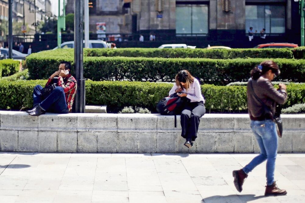 De acuerdo con los datos de las empresas, Telcel fue el operador que reportó menores ingresos y adición de usuarios entre el segundo trimestre de 2015 y el mismo periodo de 2016 (ARCHIVO EL UNIVERSAL)