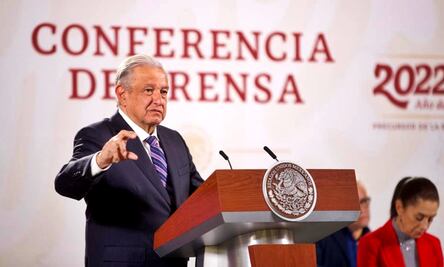 Acusa AMLO que casi todos los expertos en economía están en contra de su gobierno