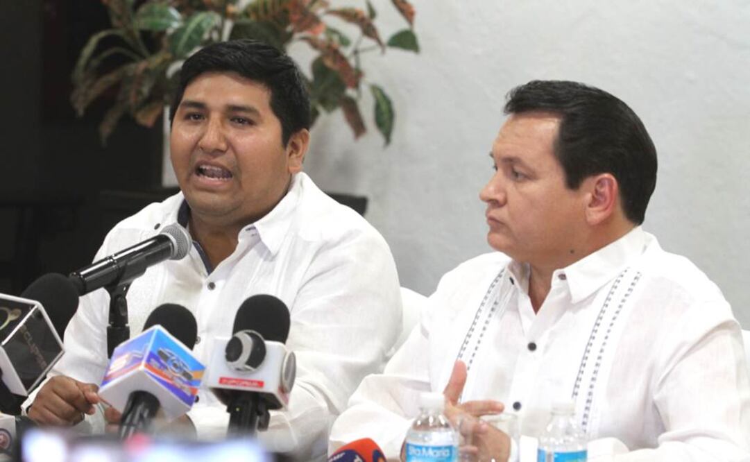 El diputado federal con licencia (izquierda)