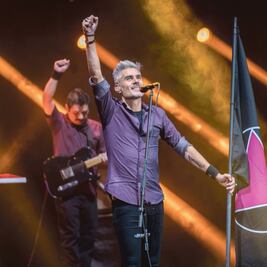 La Gusana Ciega arma fiesta con amigos