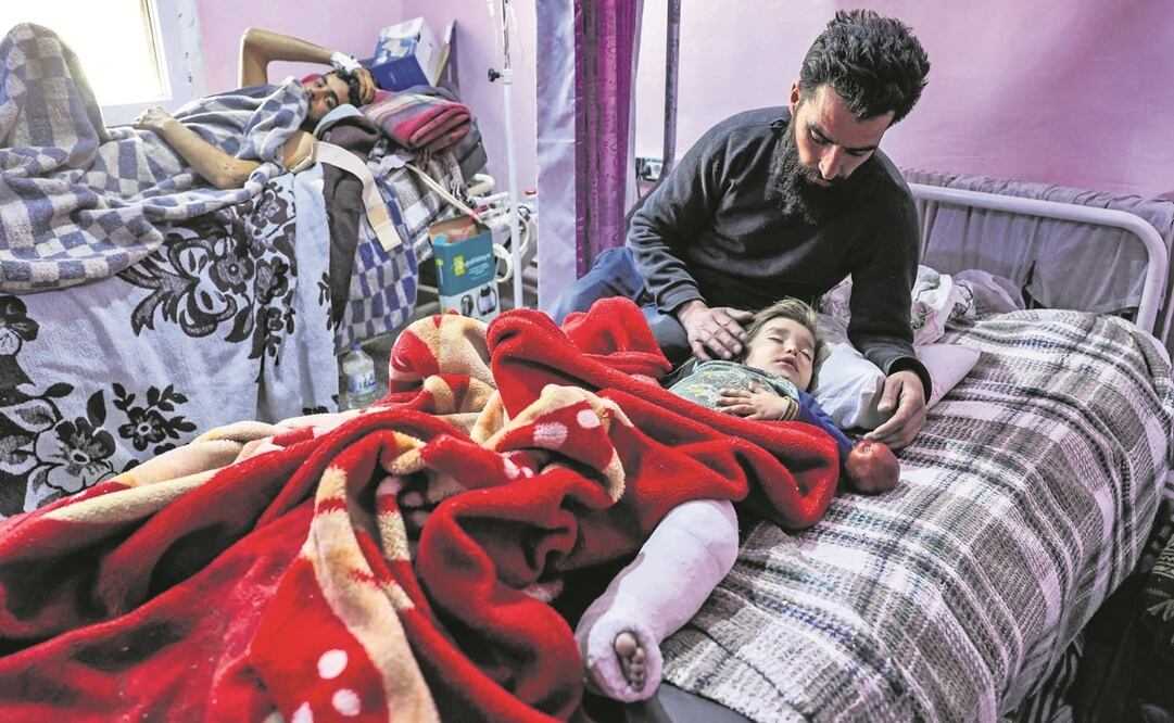 A una semana del terremoto, equipos de rescate siguen liberando sobrevivientes de entre los escombros. El gobierno turco contabiliza más de 80 mil heridos. Foto: Omar Haj Kadour / AFP