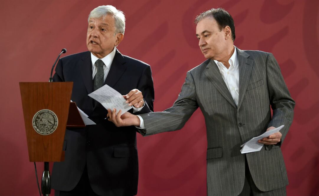 El presidente Andrés Manuel López Obrador y el secretario de Seguridad y Protección Ciudadana, Alfonso Durazo, durante la conferencia de prensa matutina. FOTO: AFP