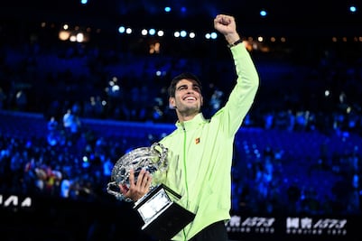 Carlos Alcaraz se corona en el Abierto de Australia; vence a Novak Djokovic