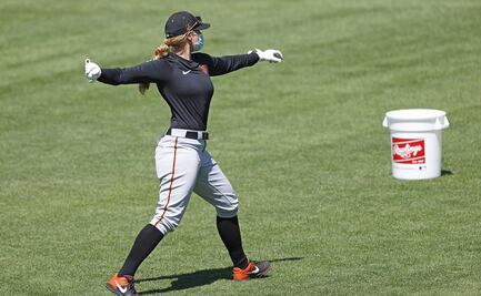Debuta la primera mujer coach en Grandes Ligas