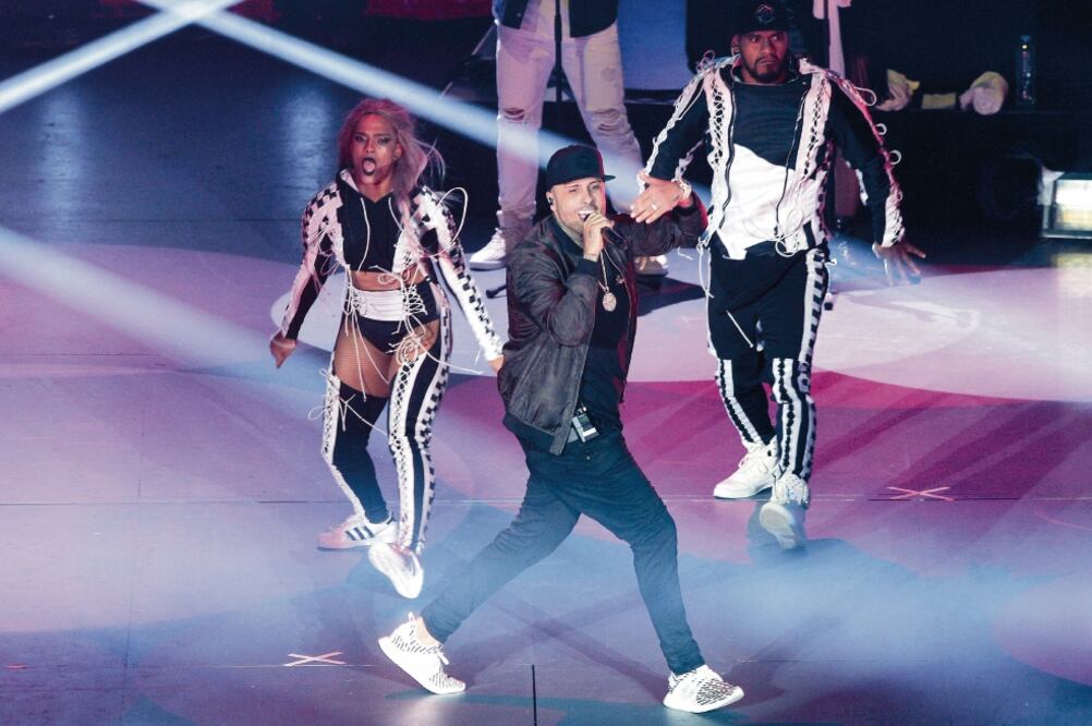 El reggaetonero hizo un repaso de lo mejor de su trayectoria en el Auditorio Nacional. (CARLOS MEJÍA. EL UNIVERSAL)