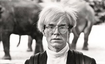 Mujer destruye obras de Warhol