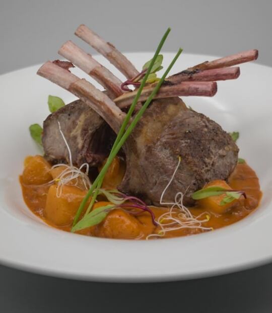 Rack de cordero en salsa massaman