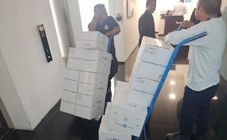 Llegan al Senado 17 mil ejemplares de "Grandeza", el libro de AMLO; serán entregados como “regalo navideño” entre la población