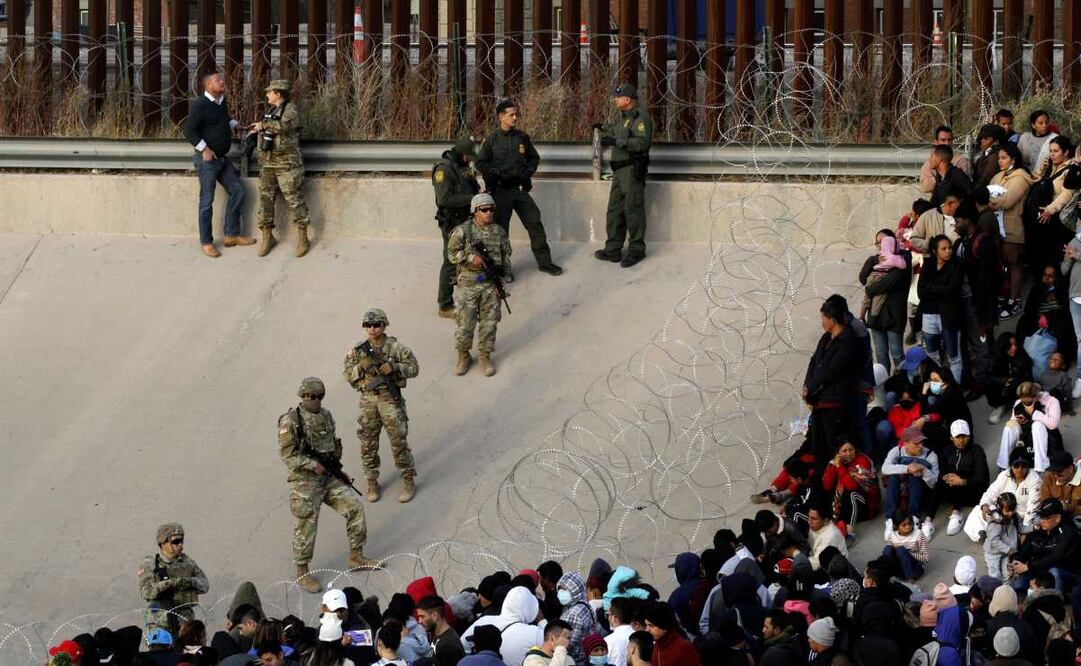 Migrantes en la frontera de Estados Unidos y México. Foto: AP