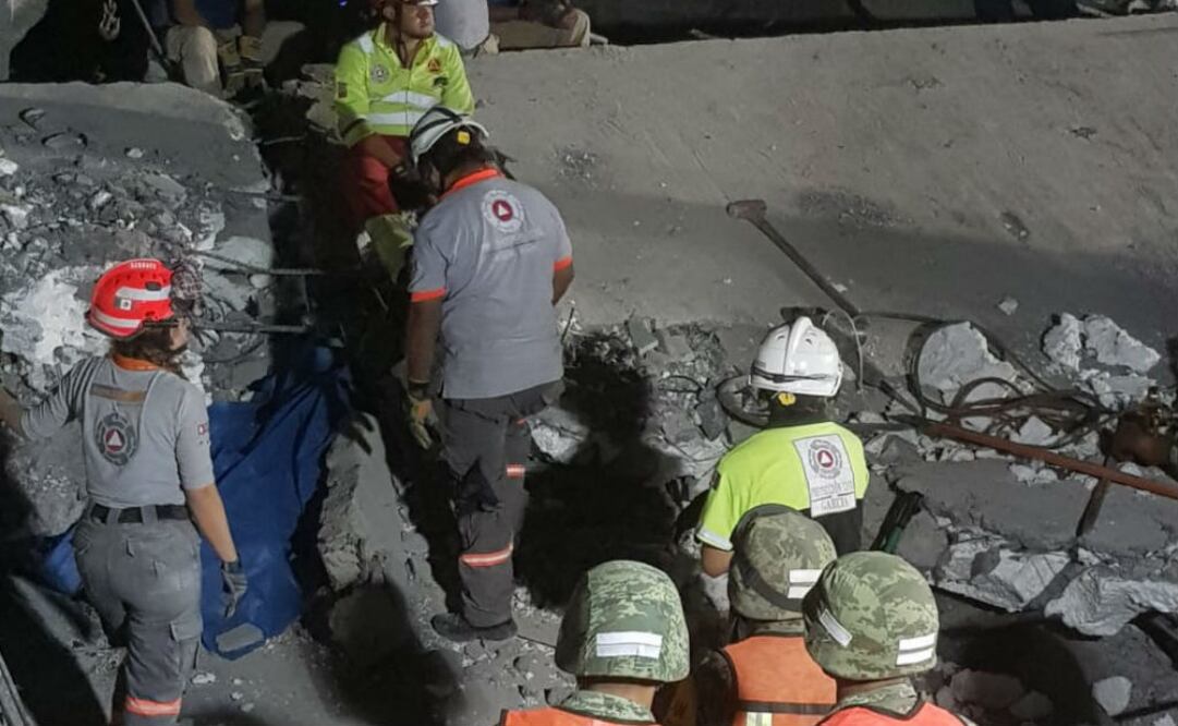 Labores de rescate de octava víctima mortal del derrumbe de centro comercial Cumbres del Sol, luego de más de 40 horas de labor de 200 brigadistas. Foto Especial
