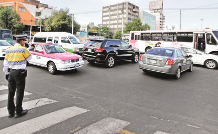 Autos con engomado rosa no circulan este martes