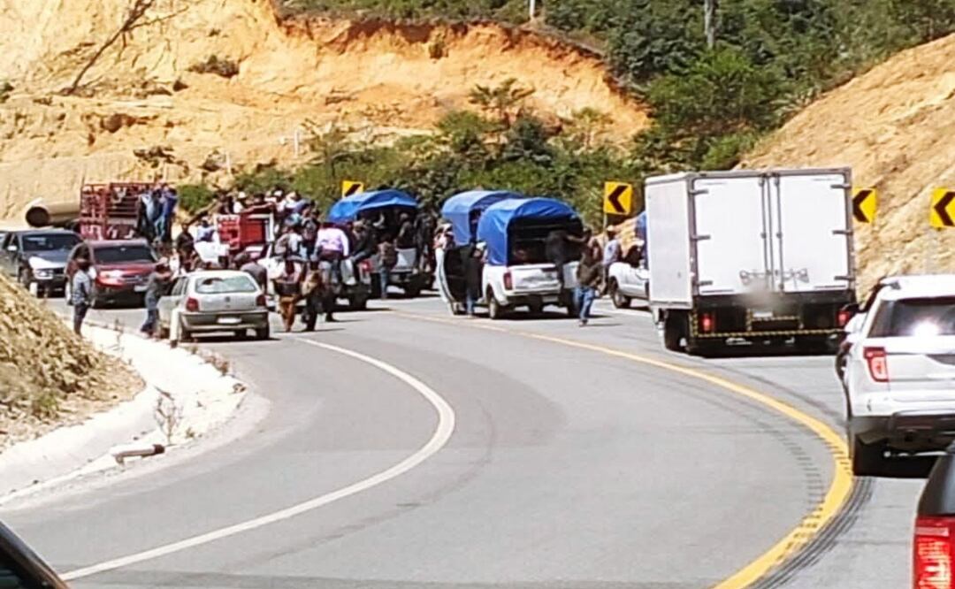 Dos muertos y varios heridos en enfrentamiento en Oaxaca; disputan terrenos en construcción de entronque carretero. Foto: Especial