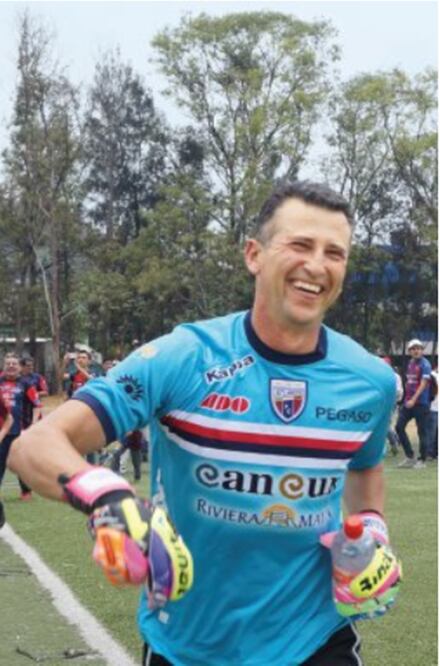 Félix Fernández estuvo muy solicitado en convivio atlantista (RAMÓN TREVIÑO. EL UNIVERSAL)