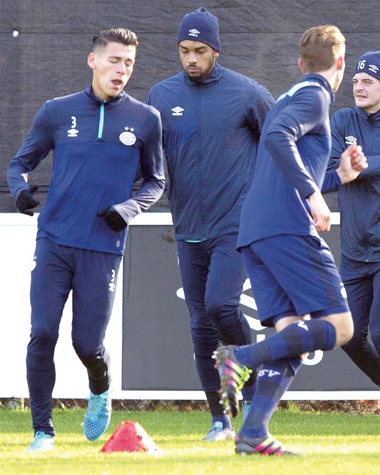 Héctor Moreno es clave en el PSV (JERRY LAMPEN. EFE)