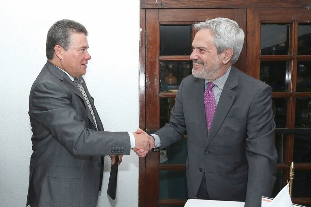 Juan Díaz de la Torre, presidente del SNTE, participó en la firma del convenio con la Organización de Estados Iberoamericanos. (SNTE)