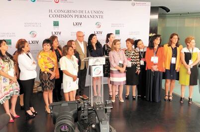 Exigen avalar reforma en paridad de género