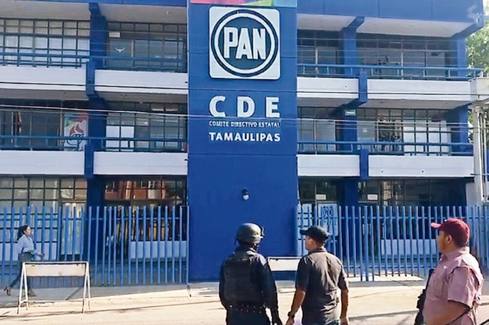 El ataque al edificio panista ocurrió aproximadamente a las 5:30 horas, en la calle Berriozábal, informó la Vocería de Seguridad del gobierno de Tamaulipas (FOTOS: ESPECIAL)