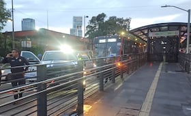 ¡No alcanzó a cruzar! Metrobús arrolla y mata a mujer en Balderas