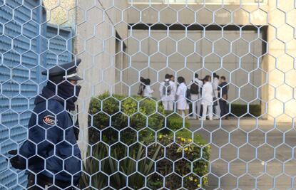 Asaltan cajero en hospital 6 sujetos disfrazados de enfermeros