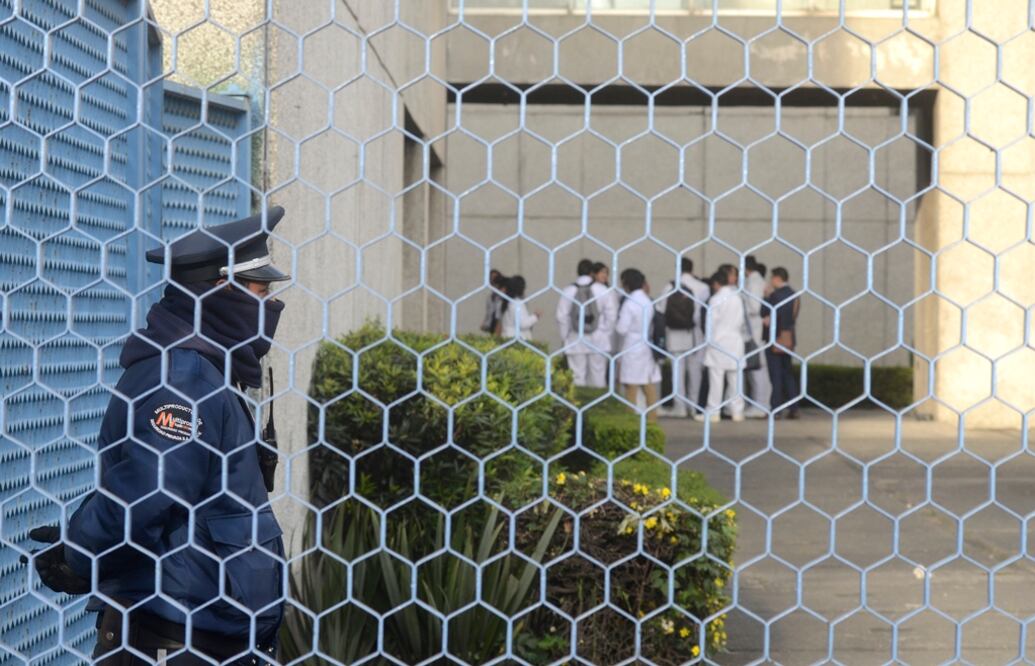 La Policía de Investigación indaga el robo de un cajero automático ubicado en el interior del Hospital Juárez de México. Foto: Cuartoscuro.com