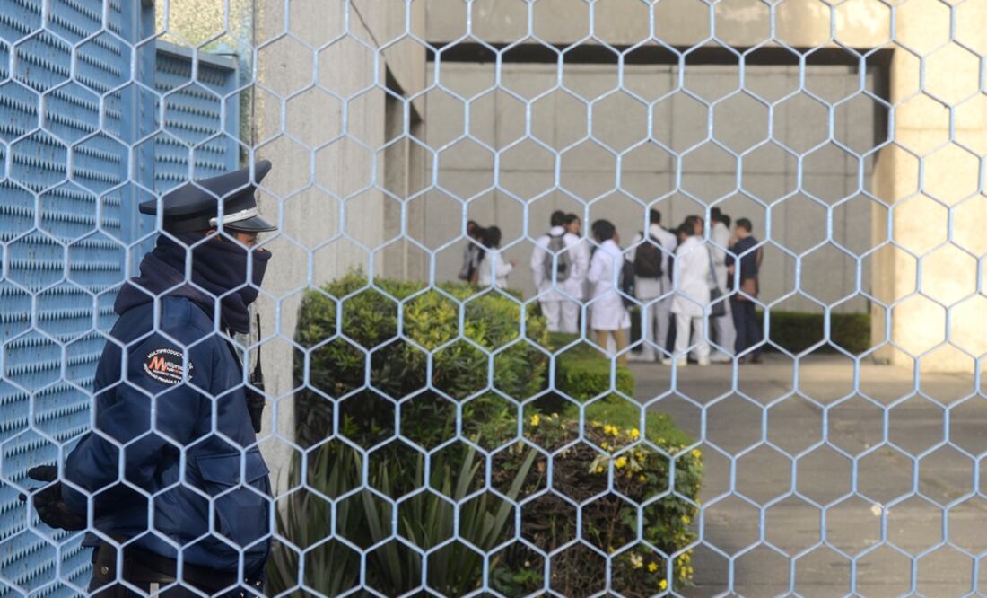 La Policía de Investigación indaga el robo de un cajero automático ubicado en el interior del Hospital Juárez de México. Foto: Cuartoscuro.com