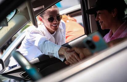 Va Mariana Rodríguez por la modernización de parquímetros en Monterrey