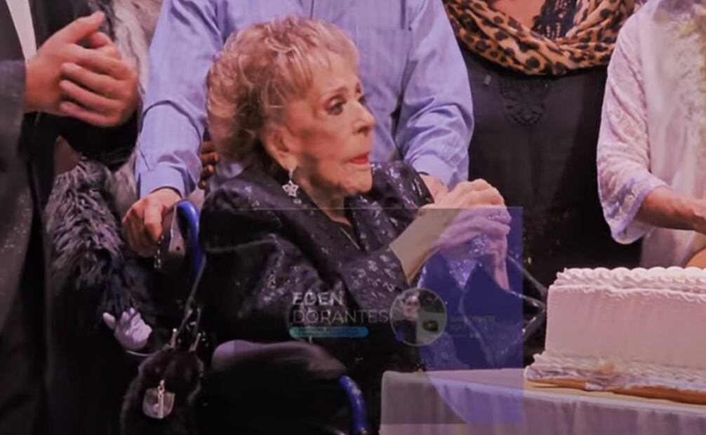 La primera actriz se mostró conmovida por la ceremonia en su honor. Foto: YouTube Edén Dorantes.