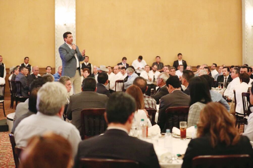 En una reunión con pobladores, en la ciudad de Reynosa, el gobernador Francisco García Cabeza de Vaca dijo que el desarrollo del estado es responsabilidad de sociedad y gobierno (ARCHIVO EL UNIVERSAL)